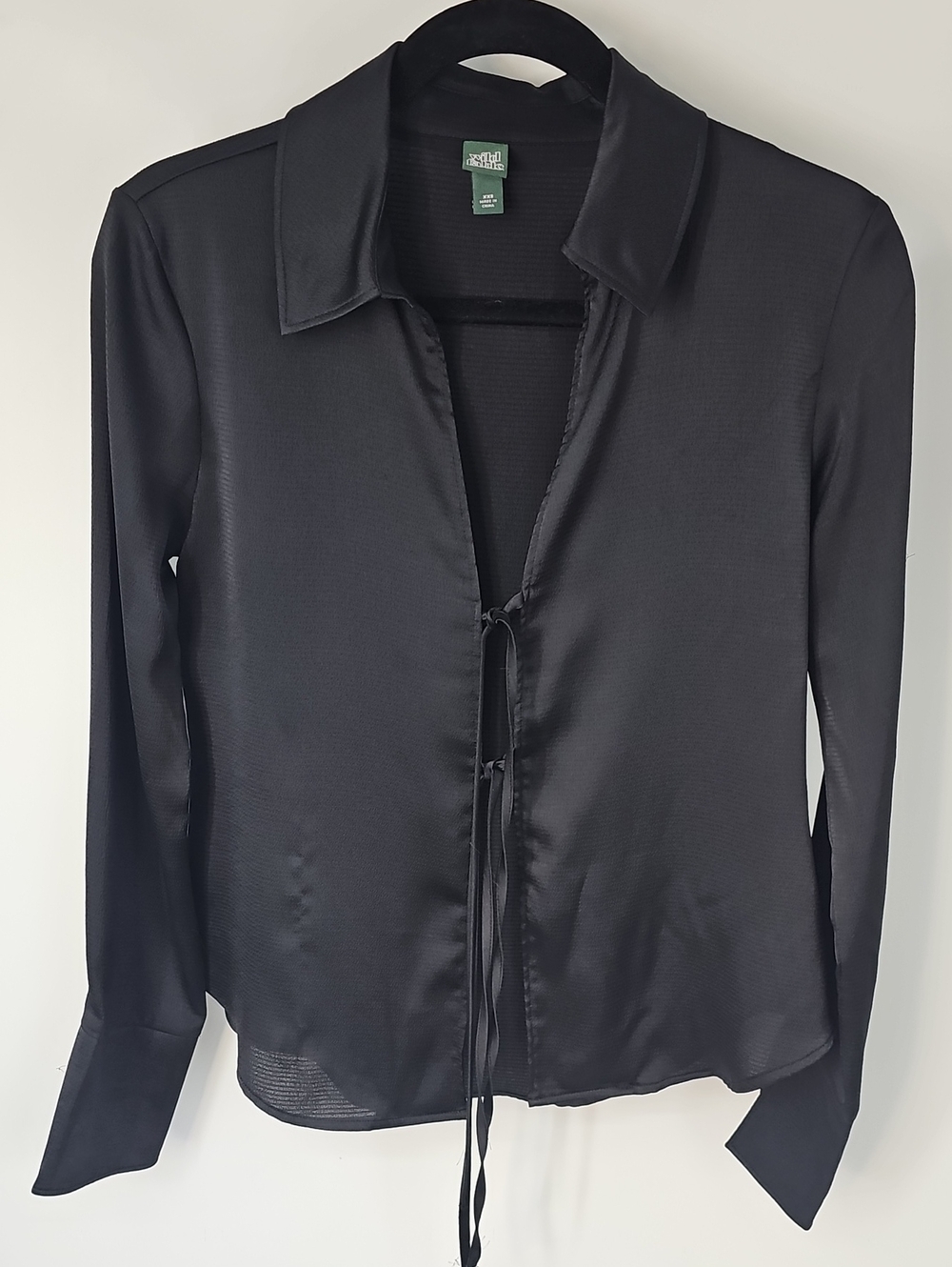wild fable Black Satin Tie-Front Top w Collar & Long Sleeves Sz:XXS Festival Fem